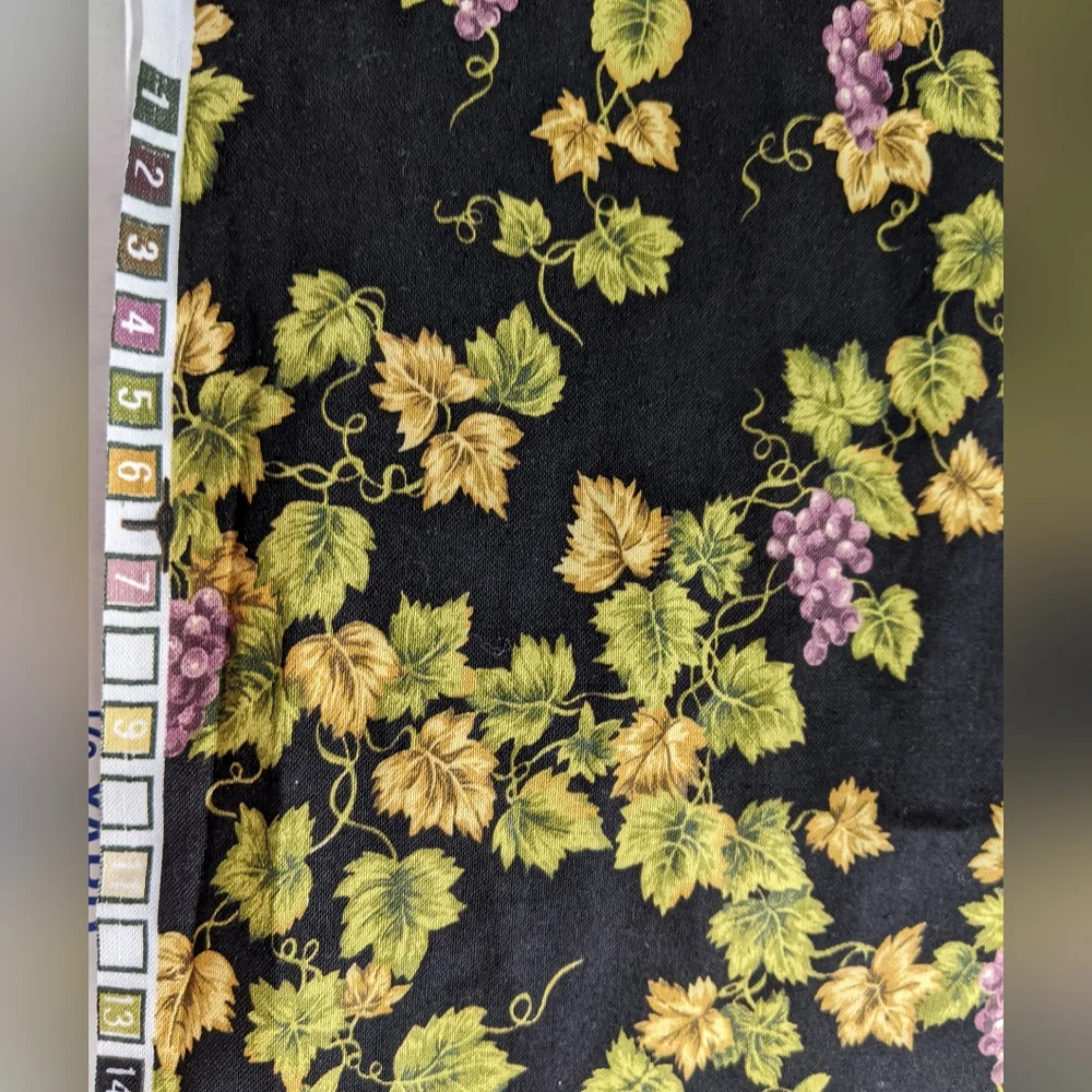 Vtg Cranston VIP black w purple grapes, green vines, 100% cotton, made in USA